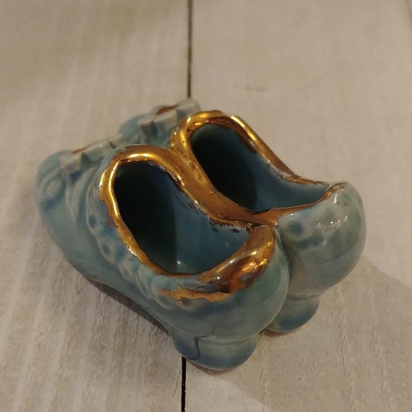 🎉2/$16 Miniature Hand Painted Vintage Shoes - Picture 5 of 7